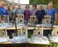 Bild: exb
Die Baumeister mit ihren Werken (von links): Vorsitzender Reinhard Heldmann, Harald Reitmeier, Georg Nickl, Pfarrer Edmund Prechtl, Kursleiterin Hildegard Vitzthum, Berthold Bernreuter, Otto Weber und Gerhard Meller.
