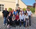 Bild: Hans Schrembs/exb
Christa und Reinhold Blöderler (sitzend, Dritte und Vierter von links) aus Waldeck feierten mit ihrer Familie Goldene Hochzeit.
