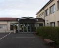 Bild: wro
Bereits vor einigen Jahren wurde aus der ehemaligen Volksschule das Fuchsmühler Rathaus. Einer der Obergeschoss-Räume kann laut Beschluss des Gemeinderats vom Kinderhaus St. Marien genutzt werden.