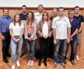 Bild: hai
Bürgermeister Alexander Goller gratulierte Franziska Schmid, Patrick Götz, Anna Meier, Matthias Keck, Inge Hösl, Martin Meier, Norbert Schecklmann, Andreas Ruder und David Busch (von links).