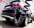 Symbolbild: Christoph Soeder/dpa
Ein Auto mit Plug-in-Hybrid-Antrieb an einer Ladesäule. Diese Infrastruktur fehlt im ländlichen Raum noch.