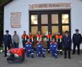Bild: gi
Große Freude herrscht bei der Feuerwehr Tröbes über das Bestehen von Jugendspange und der Jugendflamme 2 und 3 durch die Nachwuchskräfte. Dazu gratulierten 2. Kommandant Robert Rappl, 2. Bürgermeister Bernhard Rom (von links) sowie Kreisbrandmeister Thomas Kleber und stellv. Kommandanten Hans-Peter Müller (von rechts).