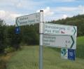Bild: Portner
Die Schilder stehen kurz vor Friedrichshäng (Gemeinde Schönsee). Wer dem Pfeil nach Stadlern folgt, kann nach dem geplanten Ausbau der Radwegverbindung Dietersdorf-Stadlern auf eine lückenlose Radlertrasse hoffen.