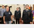 Bild: aun
Die Feuerwehr Utzenhofen wählt ihre beiden Kommandanten (vorn, von links): stellvertretender Kommandant Dany Scharl und Kommandant Franz Schmidbauer; hintere Reihe (von links): Bürgermeister Stefan Braun, Vorsitzender Hubert Zollbrecht und Pfarrvikar Charles Nwamiro.