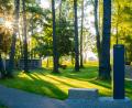 Bild: Stadt Weiden/exb
Auf dem Baum- und Wiesengrabfeld im Waldfriedhof ist nun auch eine Bestattung möglich.
