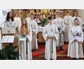 Bild: jud
Die Pfarrei Großschönbrunn verabschiedet langjährige Ministranten (von links): Antonia Ströhl, Justin Ströhl, Celina Wiesneth, Leonhard Ströhl, Nicola Hubmann, Pfarrer Benny Joseph, Luis Schönl, Tim Wiesneth, Johannes Regler, Lena Gebhard und Luis Posset.