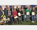 Bild: rth
Der FC Freihung zeichnet langjährige Mitglieder aus, hier für 25 bis 65 Jahre Treue (von links): .Norbert Bücherl, Bürgermeister Uwe König, Bruno Brandel, Karl-Heinz Humsberger, Elfriede Brandel, Otto Apfelbacher, Wolfgang Schaepe, Konrad Rittner, Markus Negel, Irene Kaiser, Dieter Schönl, Birgit Baldauf und Jürgen Grundler.