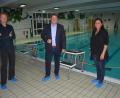 Bild: jr
Ab sofort wieder geöffnet ist das Hallenbad Mitterteich. Von links Axel Kraus, Bürgermeister Stefan Grillmeier und Astrid Häring.