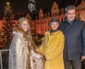 Archivbild: Armin Weigel
Gloria Fürstin von Thurn und Taxis (Mitte) eröffnet neben dem Christkind Julia Obermeier und Markus Söder (CSU), Ministerpräsident von Bayern, den Romantischen Weihnachtsmarkt 2018 im Innenhof des Fürstenschlosses St. Emmeram.