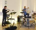 Bild: Johannes Röttges/exb
Christoph Mayer und Christoph Hillmann (rechts, mit der "magischen Trommel") während des Konzerts in der Aula des Klosters Waldsassen
