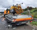 Bild: vifogra
Der Lastwagenfahrer ist auf ein Fahrzeug der Autobahnmeisterei aufgefahren.