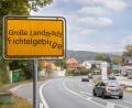 Bildmontage: dtr
Die Vision von der „Großen Landstadt Fichtelgebirge“ hat schon vor einiger Zeit zu bröckeln begonnen. Jetzt zerfällt sie.