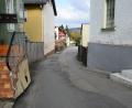 Bild: bey
Die Zufahrt zur Ortsstraße "Stadtgraben West" ist durch Haustreppen eingeschränkt. Eine Anwohnerfamilie stellte zudem einen Antrag auf Gewichtsbeschränkung in dieser Straße.