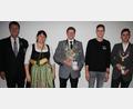 Bild: kro
Ihre neuen Regenten haben die Waldsassener Schützen proklamiert. Von links Gauschützenmeister Manfred Zölch, Schützenliesl Natalie Ries, Schützenkönig Christian Koch, Raphael Bindl und Jungschützenkönig Erik Dobler.