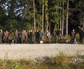 Bild: ige
Die teilnehmenden Hundeführer mit ihren vierbeinigen Begleitern, den Richtern und den Gästen vor der Brauchbarkeitsprüfung.