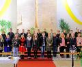 Bild: twi
Das Bild zeigt die erste Gruppe der Firmlinge zusammen mit Pfarrvikar Bonaventure Ukatu (rechts) und Pfarrgemeinderatssprecherin Maria Schlögl (links).