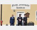 Bild: Stadt Waldsassen/exb
Bürgermeister Bernd Sommer zusammen mit Kommandant Christoph Frank und Stellvertreter Michael Richtmann.