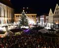 Archivbild: Petra Hartl
Ein Weihnachtsmarkt-Bild von 2019. So ähnlich wird es auch heuer wieder aussehen. Allerdings befinden sich die Besucher dann hinter Absperrungen.