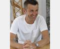 Bild: gb
Gut gelaunt und bestens erholt: Michael Köllner plauderte am Dienstag in Fuchsmühl auch mit den Fußballfans.