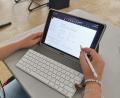 Bild: tkr
Schülerin Antonia Stengel von der Wirtschaftsschule Weiden fertigt ihre Mathematik-Mitschriften am iPad an.