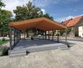 Bildmontage: Architekturbüro Schultes/exb
So könnte der neue Pavillon auf dem Marktplatz aussehen. Architekt Wolfgang Schultes stellte dem Stadtrat in seiner Sitzung drei Varianten vor, die sich in der Form des Daches und in der Bauweise der Außenwände unterscheiden. Die Bürger sollen in einer Abstimmung mit entscheiden, welche Variante gebaut werden soll.