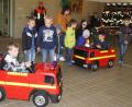 Bild: mmj
Mit den elektrisch betriebenen Mini-Feuerwehrautos konnten die Kinder schon einmal die ersten Einsatzfahrten üben.