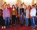 Bild: Elfriede Salomon/exb
Anka Haberl (links)und Elfriede Salomon (Zweite von rechts) teilen sich die Arbeit an der Spitze des Gartenbau- und Ortsverschönerungsvereins Wildstein. Im Bild das Vorstandsgremium zusammen mit Bürgermeister Norbert Eckl (rechts).
