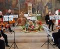Bild: rgl
Das Streichensemble des Orchesters Pfreimd war in Oberwildenau zu Gast. Vorne rechts auf dem Bild ist Winfried Siller, musikalischer Leiter und Spieler der Ersten Geige.