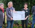 Bild: Klinikum/Uschold
Von links Monika Seebauer, Kassiererin des Wandervereins Ensdorf e. V.; Annemarie Dollacker,1.Vors. des Wandervereins Ensdorf e.V.; Margit Meier, 1. Vorsitzende von FLIKA; Oskar Schmidt, Kassier bei FLIKA.