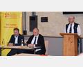 Bild: wku
Das Präsidium bei der ASB-Mitgliederversammlung bilden (von links) Björn Funk, Josef Schwemmer und der Vorstandsvorsitzende Roland Löb.