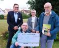 Bild:  Klinikum/Uschold/exb
Dr. Harald Hollnberger, Ärztlicher Direktor des Klinikums Amberg, Reinhard Fraunholz, Mitarbeiter der IT, Brigitta Schöner, Vorsitzende des Fördervereins für Familiengesundheit und Stephan Brem von Club der Wiener Kaninchenzüchter Oberpfalz bei der Spendenübergabe..
