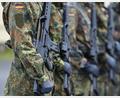 Symbolbild: Patrick Pleul/dpa
Ehemalige Bundeswehrsoldaten werden wegen ihres Trainings bevorzugt von Sicherheitsfirmen gesucht - auch in Deutschland.
