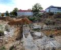 Bild: Stephan Huber
Auf dieser noch freien Fläche hinter dem ehemaligen Bettenhaus entsteht der 30 Millionen Euro teure Neubau der Bayern Care GmbH aus Erlangen.