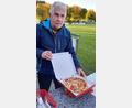 Bild: gä
Die Pizzas aus dem Steinofen wurden auch abgeholt und waren bald vergriffen.