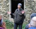 Bild: Gerhard Goetz
Maria Hammerer schlüpft in die Rolle von Maria Wachter, die mit ihrer Familie nach der Vertreibung jahrelang in der Bügellohe ausharrte und auf eine Rückkehr ins Heimatdorf hoffte