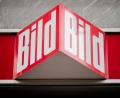 Archivbild: Christoph Soeder, dpa
Das Logo der Boulevardzeitung «Bild» an einem Kiosk.