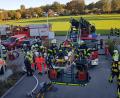 Bild: gi
Der Innenhof der Wohnanlage war bei der Übung mit Fahrzeugen und Feuerwehrmännern überfüllt. Rettungsarbeiten dürften sich hier sehr schwierig gestalten. Die Verantwortlichen müssen an Konzepten arbeiten.