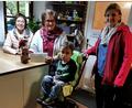Bild: tok
Von links: Monika Liebs, Christine Stich, Tim, Marianne Kowalek