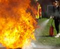 Bild: Feuerwehr Schwarzenbach/exb
Die Feuerwehr Schwarzenbach demonstrierte verschiedene Brandklassen und deren Bekämpfung.