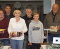 Bild: mmj
Die Preise waren zweitrangig, bereiteten aber Freude. Im Bild das Siegertrio beim Kirchweihschießen des Schützenvereins 1893 mit weiteren auf den nachfolgenden Plätzen liegenden Teilnehmern.
