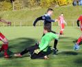 Bild: heh
Die SG Griesbach/Großkonreuth feierte im Derby gegen den SC Mähring einen klaren 6:1-Erfolg. In dieser Szene ist Jakub Smoranc (dunkles Trikot) auf dem Weg zum 3:1, die Mähringer Roman Wimmer, Torwart Elias Kaiser und Andreas Beer (von links) sind ohne Abwehrchance.