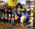 Bild: gsr
Die Schnittlauchräuber vom Obst- und Gartenbauverein Neusorg haben sich Halloween-Dekoration gebastelt.