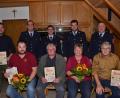 Bild: Ludwig Wittmann/exb 
Bei der Feuerwehr Hohentreswitz gab es , Ehrungen und Verabschiedungen. Das Bild zeigt: (vordere Reihe) Tobias Zenger, Markus Schwandtner, Wolfgang Baumer, Brigitte Schönberger, Johann Schönberger und (hintere Reihe) Benedikt Maier, Christian Prey, Tobias Schönberger und Karl Zenger