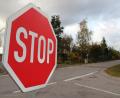 Bild: upl
Hier kreuzt der innerörtliche Verkehr mit der Verbindung Amberg-Nabburg. Der Gemeinderat Schmidgaden möchte an der Staatsstraße 2040 Querungshilfen einrichten.