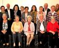 Bild: R. Kreuzer
Die zahlreichen Geehrten der Parkinson Selbsthilfegruppe Weiden mit den Gästen, Gastrednern, Ehrengäste, Stadträten und Spendern. 3. Stehend von links ist Veronika Lederer, 5. stehend von links ist Referent Dr. Martin Winterholler.