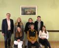 Bild: ga
Die neue Vorstandschaft der KLJB Unterauerbach: Anna Scheuerer, Florian Rieger, Magdalena Fink (sitzend von rechts), Robin Kiener, Raphaela Schart, Sara Rieger und Bürgermeister Franz Grabinger (stehend von rechts).
