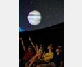 Bild: exb/Planetarium Ursensollen/Martin Sponsel
Nicht nur Kinder sind fasziniert vom Blick in die Sterne: Die Anlage in Ursensollen fasziniert seit knapp zwei Jahren Besucher.