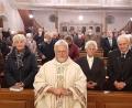 Bild: rgl
Die Jubelpaare zusammen mit Pfarrer Arnold Pirner in der Kirche.