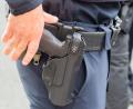 Bild: Julian Stratenschulte/dpa
Unfall beim Schießtraining in Winkerling: Angeblich löste sich der Schuss beim Holstern der Waffe.