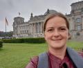 Bild: Tina Winklmann
Ein Selfie als Bundestags-Neuling: Die Oberpfälzer Grünen-Abgeordnete Tina Winklmann vor dem Reichstag in Berlin.